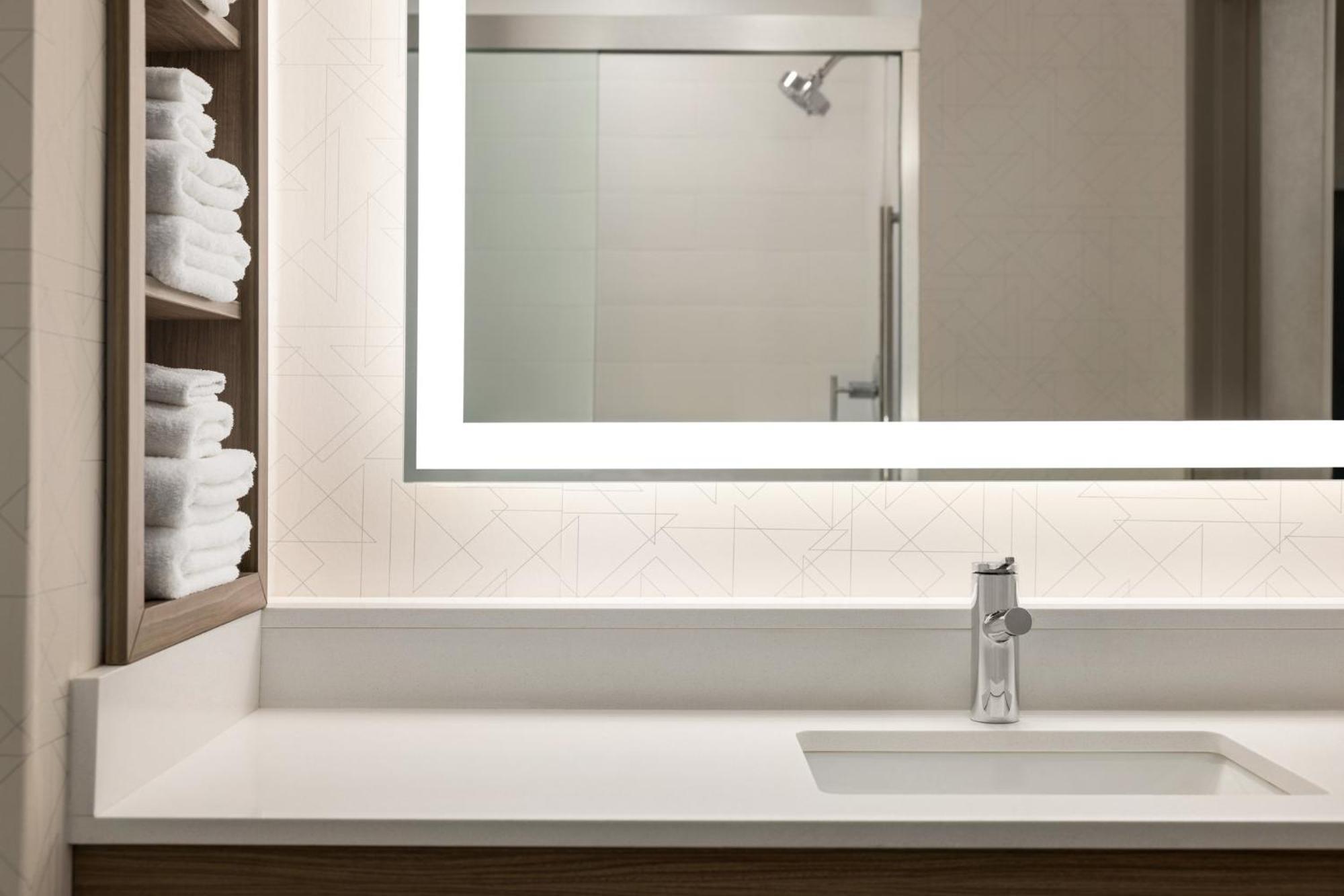 Holiday Inn Express Syracuse Airport By Ihg North Syracuse Zewnętrze zdjęcie